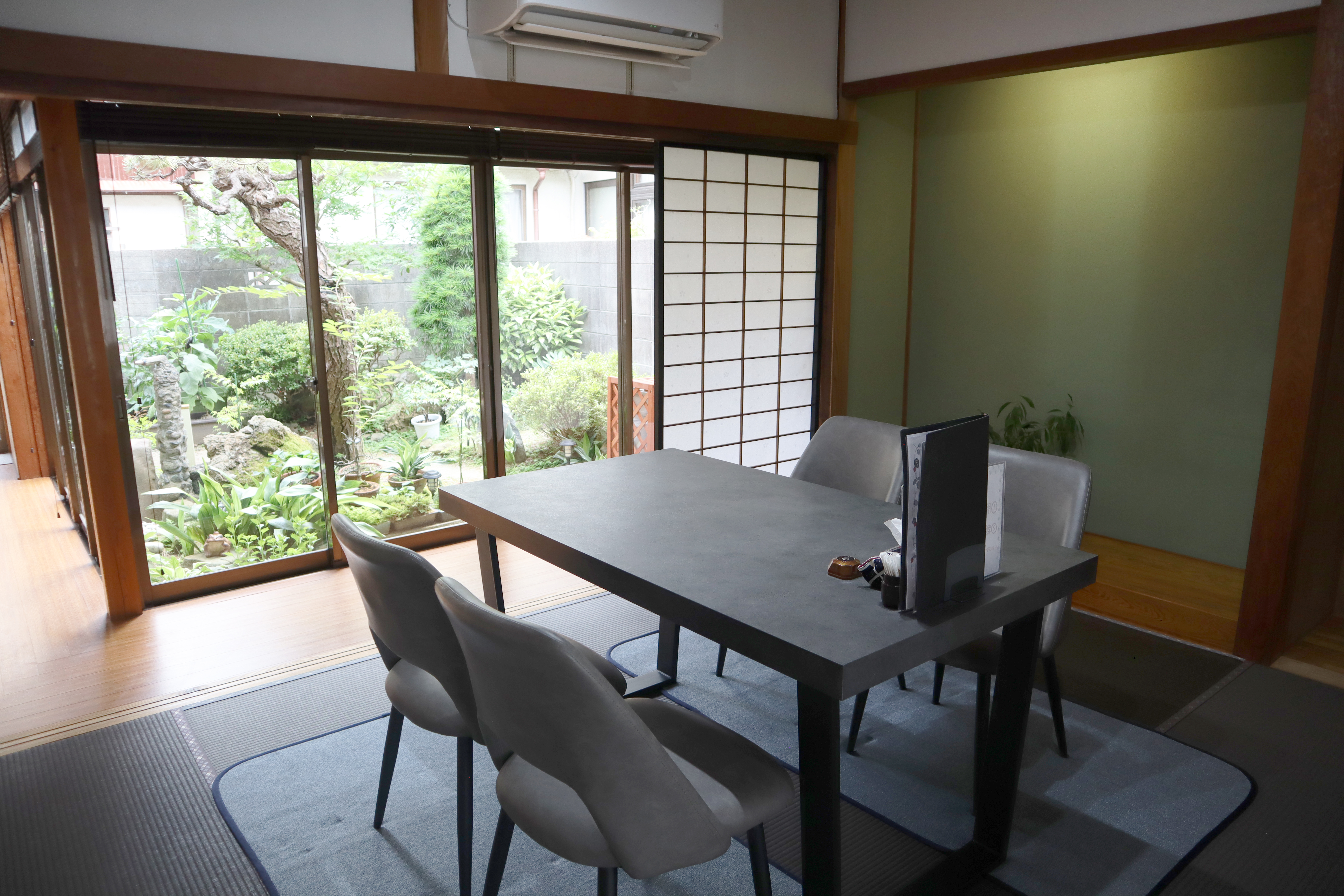 4人掛けテーブル